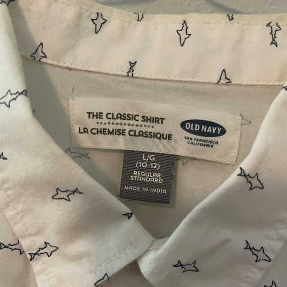 The classic shirt by old navy. Button down Sz 10-12 fish design - Picture 3 of 6